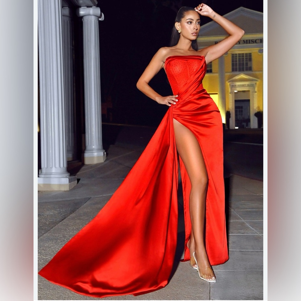 Miss Circle Red Evening Dress